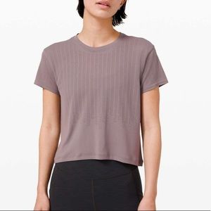 Lululemon Train to be Shortsleeve crop - lunar rock (size M)